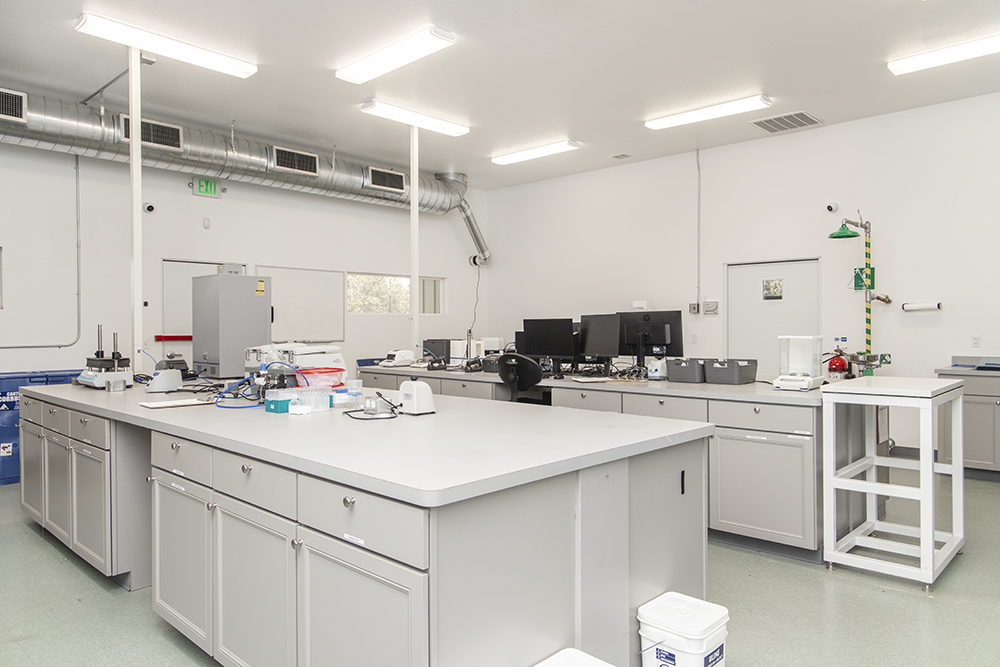 Enclosed auxiliary room with independent HVAC — perfect for sensitive lab environments or specialized workflows.